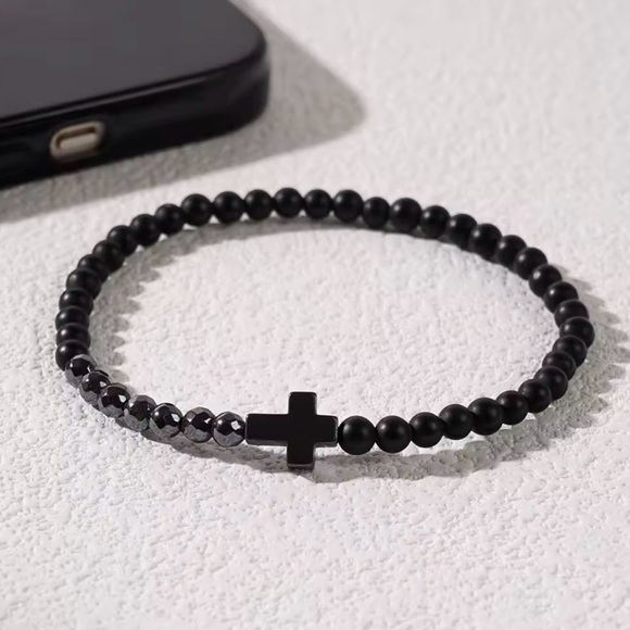 Men’s Onyx Beaded Cross Bracelet - Picture 3 of 4